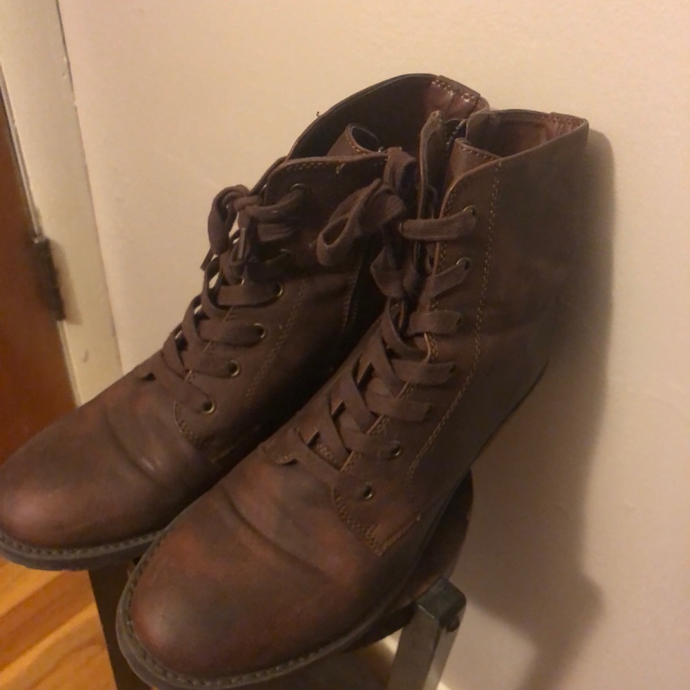 Size 10 Combat Boots- Like New Condition